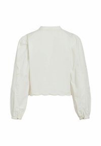 Balta īsa blūze ar gariem pūšamajiem piedurknēm. Piedurkņu izšuvumu rotājumi un viļņots apakšmala. Izgatavota no viegla auduma.