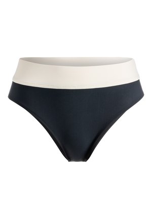 Le bas de bikini présente une taille haute, de couleur bleu marine, avec une large ceinture crème. Fabriqué en tissu lisse et extensible avec des coutures minimales.