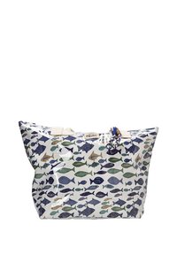 Gran bolsa tote hecha de material brillante, con un diseño de peces en tonos azul, verde y beige. Incluye asas de tela duales y un acento trenzado.