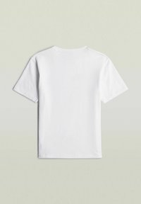 Hvid bomulds t-shirt med korte ærmer og rund hals. Glat tekstur, ingen grafik eller mønstre, ensartet bagside.