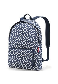 Marineblauer Rucksack mit weißem geometrischem Muster, aus Stoffmaterial, mit einer vorderen Reißverschlusstasche, verstellbaren Trägern und einem oberen Tragegriff.