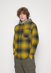 Redefined Rebel DALLAS SHIRT HOOD REGULAR FIT - Camisa - yellow