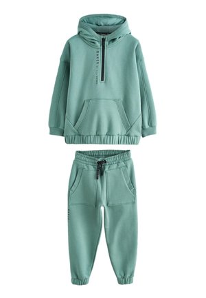 Jasnozielony dres dziecięcy z bluzą z kapturem, wyposażoną w półzamknięcie na suwak, oraz dopasowanymi spodniami dresowymi z elastyczną talią i sznurkiem do regulacji.