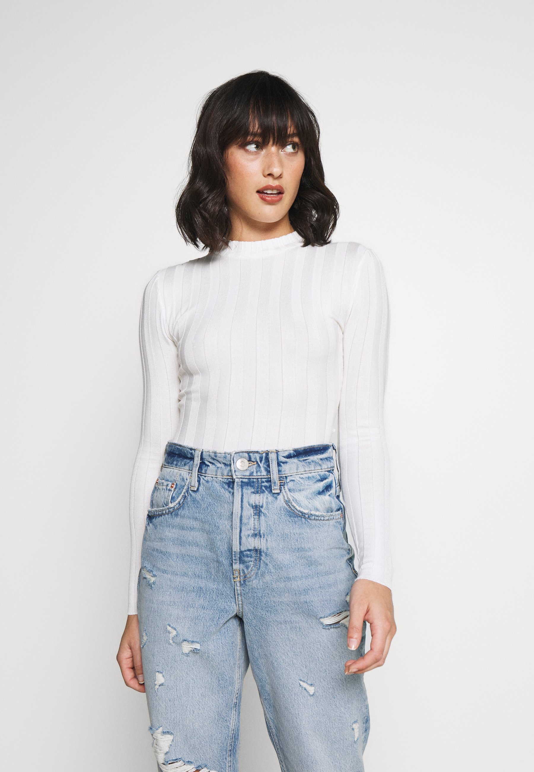 Missguided Petite EXTREME CREW NECK BODYSUIT Strikkegenser Missguided EXTREME CREW NECK BODYSUIT - Strikkegenser - white
