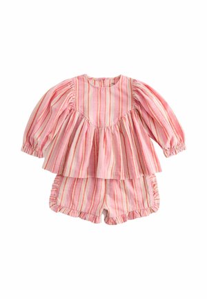 Lyserød og hvid stribet babybluse med lange ærmer og indsnævret talje, kombineret med matchende shorts med flæser.
