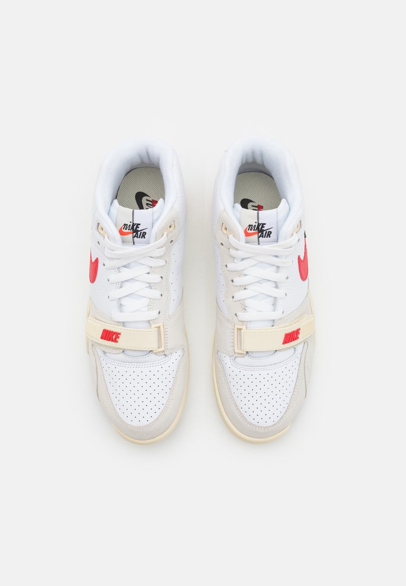 Nike Sportswear AIR TRAINER 1 - Vysoké tenisky - white/university red/black/coconut milk/summit white