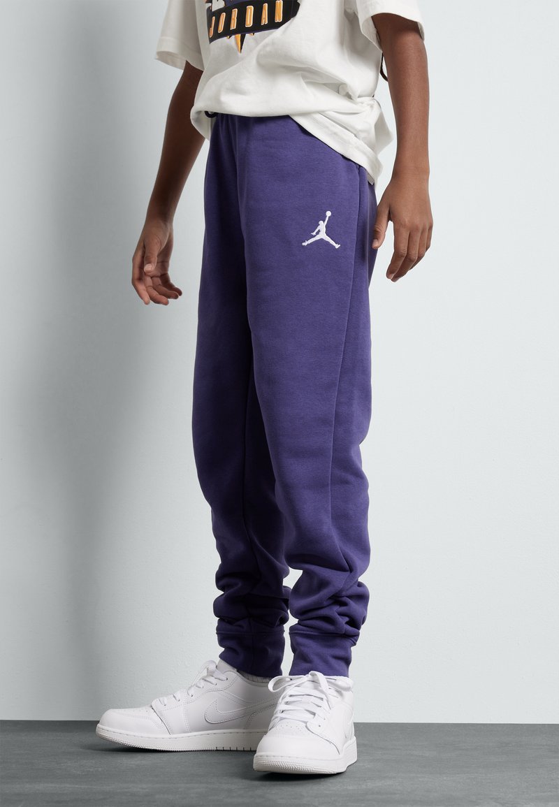 Jordan ESSENTIALS PANT Tracksuit bottoms sky purple/purple