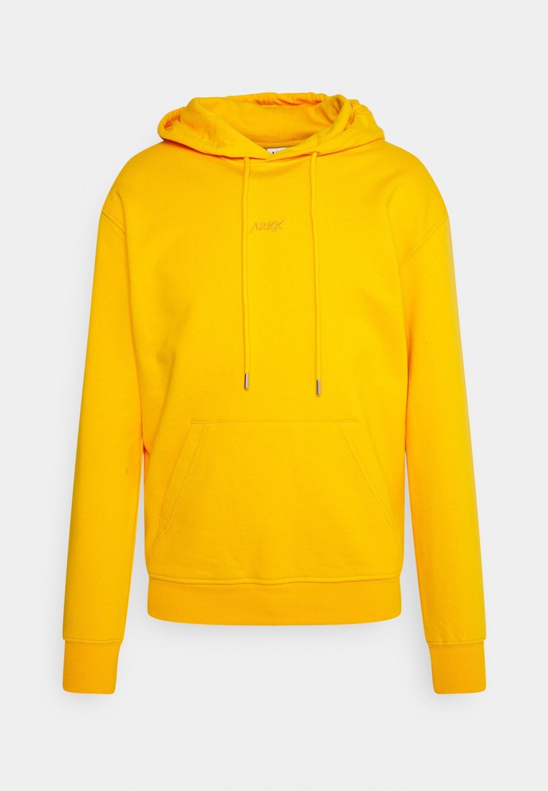 Sweat à capuche jaune vif avec poche avant et cordon, affichant un logo brodé discret sur la poitrine.