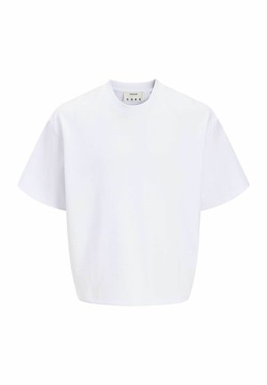Hvid T-shirt med korte ærmer og rund hals med løs pasform og synligt mærke på indersiden af halsudskæringen med teksten "JACK & JONES CORE."