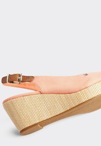 Tommy Hilfiger ICONIC ELBA SLING BACK WEDGE - Wedge sandals - island coral
