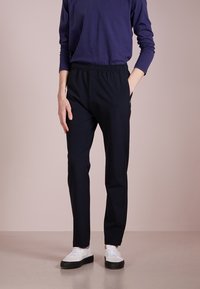 Joseph Broek - dark blue