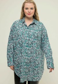 Camicia a maniche lunghe con bottoni in stampa paisley teal e nera, con colletto, orlo curvo e vestibilità rilassata, realizzata in tessuto leggero.