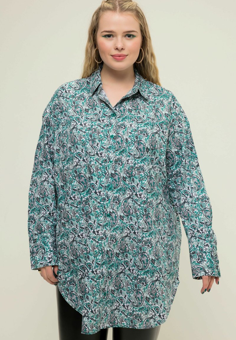 Camicia a maniche lunghe con bottoni in stampa paisley teal e nera, con colletto, orlo curvo e vestibilità rilassata, realizzata in tessuto leggero.