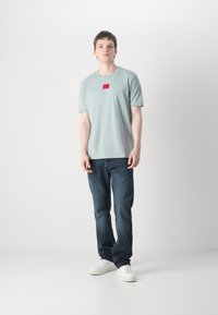 HUGO DIRAGOLINO - Jednoduché tričko - open grey