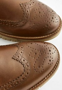 Next MOTIONFLEX BROGUES - Šněrovací boty - tan brown