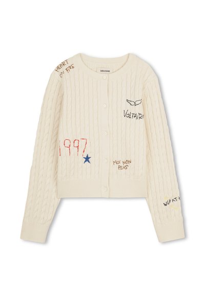 Πλεκτή κρεμ ζακέτα με ριμπ ύφανση, που διαθέτει κεντητό κείμενο και σχέδια σε διάφορα χρώματα, πέντε κουμπιά και κομμένη γραμμή.