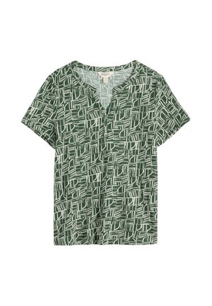 Rövid ujjú zöld ing fehér, absztrakt rácsmintával és V-nyakú, laposan fehér háttéren elhelyezve.