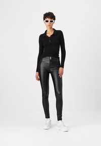Pieces PCKITTE  - Pikeepaita - black