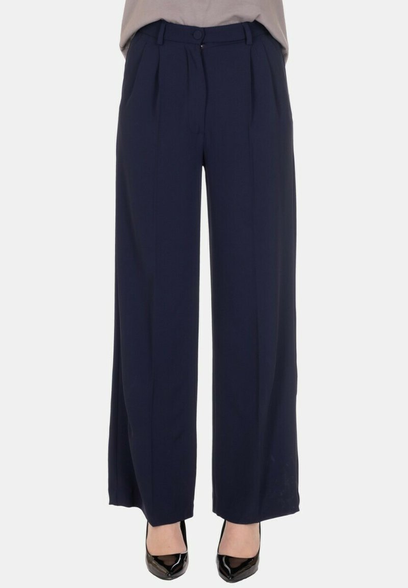 Pantaloni ampi color blu navy realizzati in un tessuto liscio, con vita alta, pieghe anteriori e chiusura con bottone.