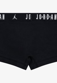 Sorte bomulds boxer shorts med en hvid elastisk bælte med "JORDAN" tekst og et basketball logo. Glat tekstur, minimale syninger.