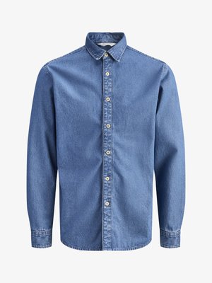 Blaues Denim-Hemd mit langen Ärmeln, Knopfleiste, Kragen und sichtbaren beigen Knöpfen vorne und an den Manschetten.
