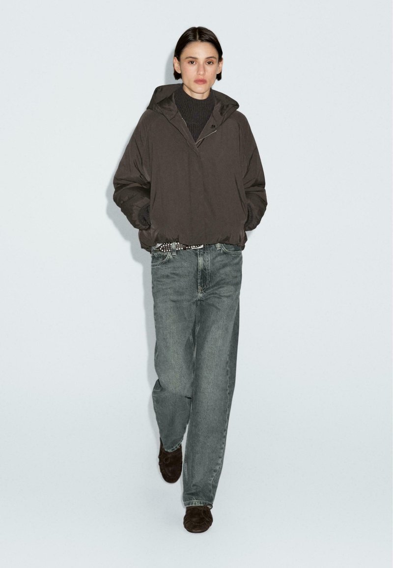 Sweat à fermeture Éclair en tissu technique · Noir · Coats | Massimo Dutti