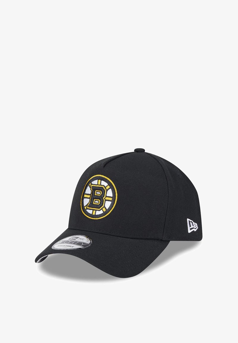 Schwarze Baseballmütze mit einem gestickten Boston Bruins-Logo in Gelb und Weiß. Verstellbare Größe, mit gebogenem Schirm und strukturiertem Stoff.