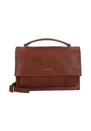 Bolso de mano de cuero marrón con asa superior, correa de hombro ajustable y logo dorado "BURKELY" en la solapa frontal.