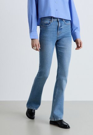 Calliope, JEAN TINTA UNITA - Jeans a zampa - blu denim medio