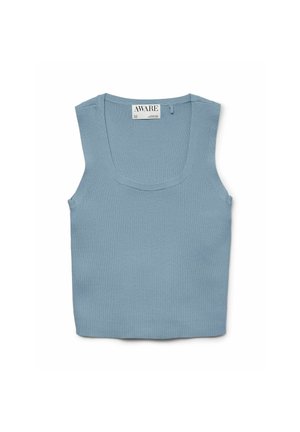 Top a coste senza maniche in morbido tessuto blu. Presenta un collo rotondo e una forma strutturata, adatto per essere indossato a strati o per un look casual.