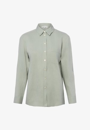 Jasnozielona koszula z długim rękawem, zapinana na guziki, z kołnierzykiem i kieszenią na piersi po lewej stronie, wykonana z teksturowanej tkaniny, wyeksponowana na białym tle.