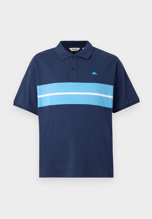 Polo shirt marine en coton, avec une rayure horizontale bleu clair et deux boutons au col. Comprend un petit logo sur la poitrine.