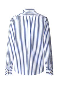 Camisa de rayas azul y blanca con cuello abotonado, mangas largas, dobladillo recto y un pliegue central en la parte de atrás para mayor flexibilidad.