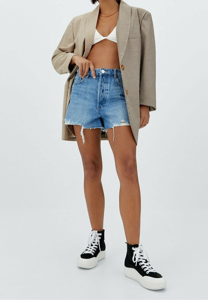 Stradivarius Shorts vaqueros light blue/azul claro (Segunda - Main Image