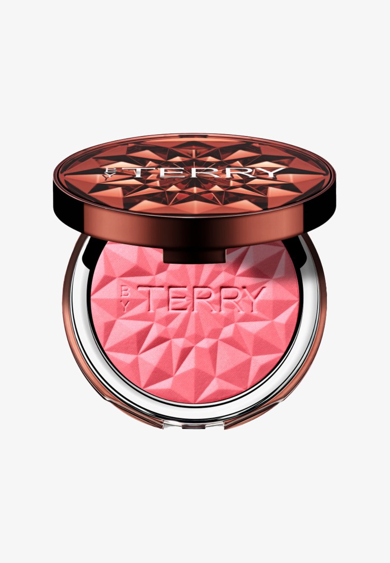 Kompakter Rouge in einem Rosarot-Ton mit geometrischem Muster, verpackt in einem metallischen roségoldenen und klaren Kunststoffkompakt.