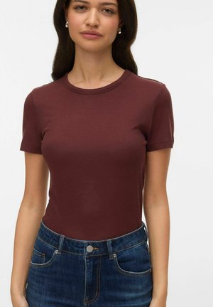 Burgundy ribbed short-sleeve t-shirt with a crew neckline, worn with blue denim jeans featuring a button and pockets.
