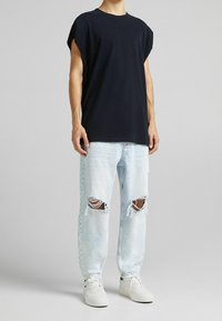 Bershka Džíny Relaxed Fit - light blue