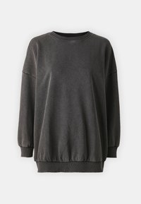 Sudadera gris carbón con un escote redondo, hombros caídos y puños acanalados. Tela suave con un ajuste ligeramente holgado, dobladillo elástico.