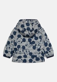 Veste pour enfant grise matelassée avec des visages de souris en bande dessinée bleu marine et de grands pois, dotée de manches longues et d'une capuche.