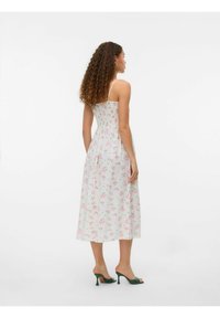 Vero Moda VMHALLIE - Dnevna haljina - snow white