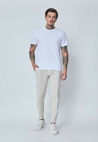 FRILIVIN À RAYURES   - Pantalon classique - beige