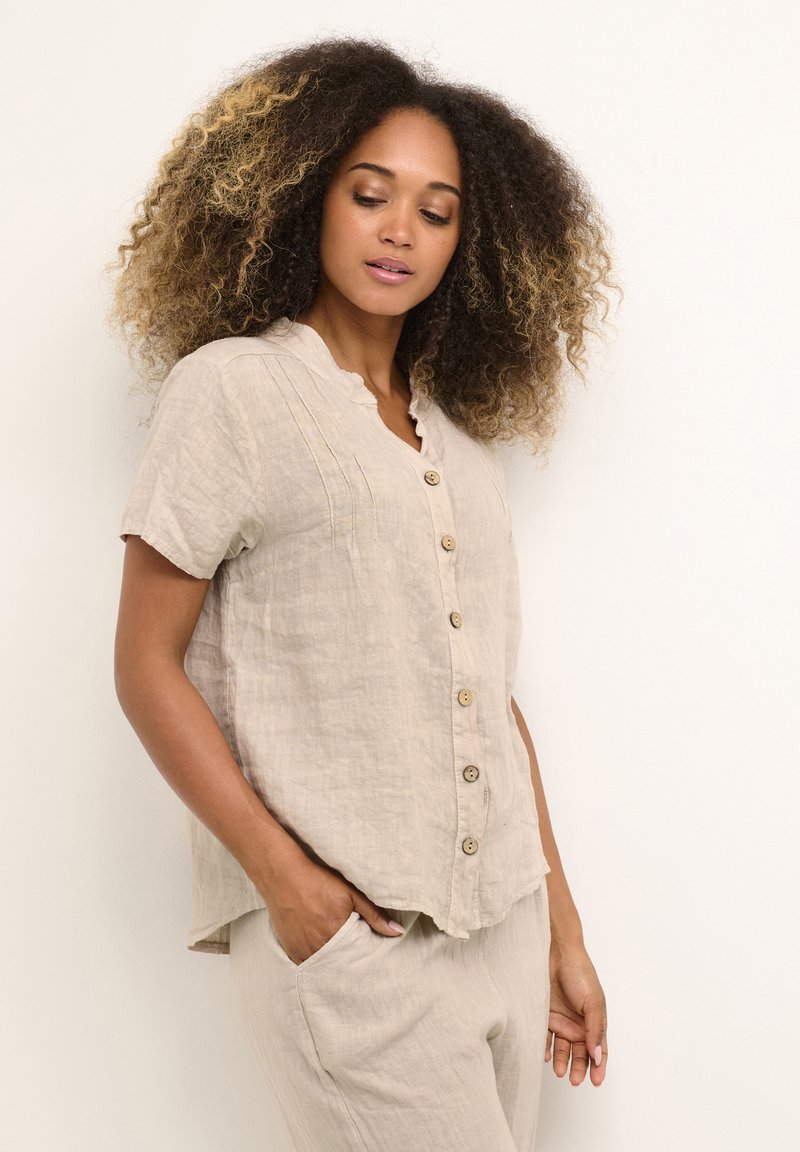 Cream - CRBELLIS SHORT SLEEVE - Blouse - crispy sand, Vergroten