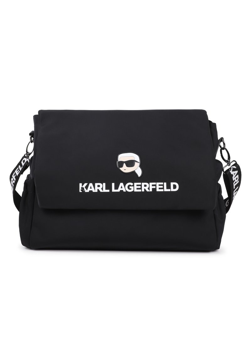 Geantă de umăr neagră din nylon, cu închidere cu clapetă, având un logo de desen animat și text alb contrastant. Curea reglabilă cu accente marcate.