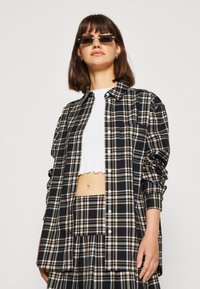 Tommy Jeans CHECK OVERSHIRT - Blusa - black