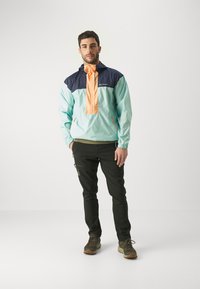 Columbia FLASH CHALLENGER™ ANORAK - Vējjaka - spray/collegia