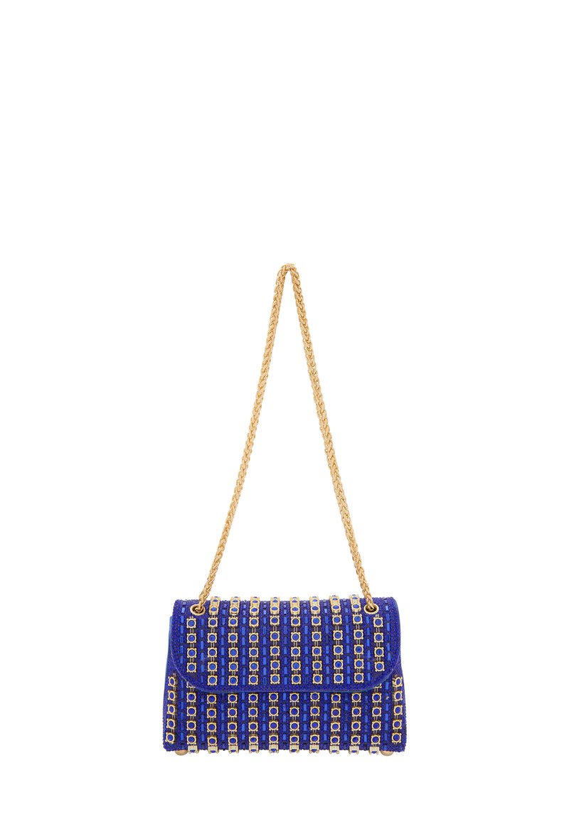 Borsa a tracolla blu con texture e catena dorata, caratterizzata da un motivo a griglia di quadrati dorati e accenti rettangolari sul davanti.