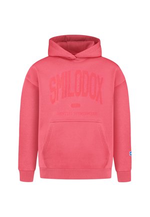 Koraalroze hoodie met voorvak en de tekst "SMILODOX ESSENTIAL SPORTSWEAR" gedrukt op de borst.