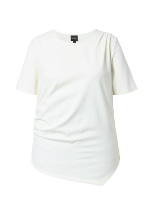 Witte blouse met korte mouwen, ronde halslijn, lichte plooien op één schouder en een asymmetrisch zoomdetail.