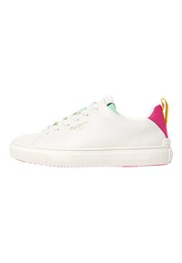 Zapatillas deportivas blancas con acentos en verde, rosa y amarillo. Con parte superior de cuero suave, puntera redonda, cierre de cordones en la parte delantera y suela texturizada.