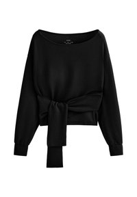 Sort langærmet cropped sweatshirt med en bred halsudskæring og en stor stofsløjfe ved taljen.